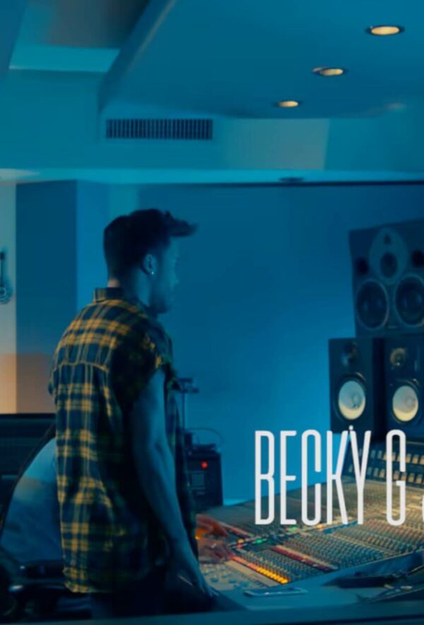 Becky G & Natti Natasha – Sin pijamas